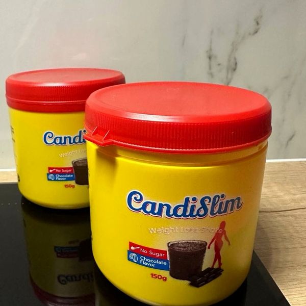 Dos botes amarillos de CandiSlim con tapa roja