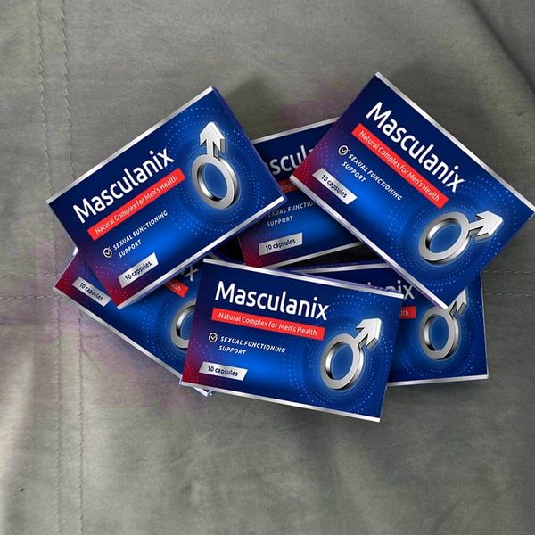 Varias cajas azules de Masculanix, 10 cápsulas, con el símbolo masculino plateado, sobre una tela gris