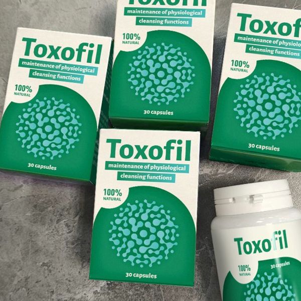 Cuatro cajas verdes y blancas de Toxofil, de 30 cápsulas, vistas desde arriba junto a su bote blanco